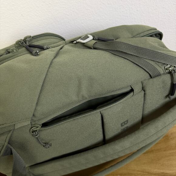 Brevite Jumper Camera Photo Backpack Pine Green Shoulder Strap Zip 22L Large EUC - Picture 12 of 12